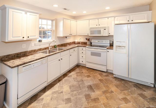 9820 Chatteris Road, Evansville, IN 47725