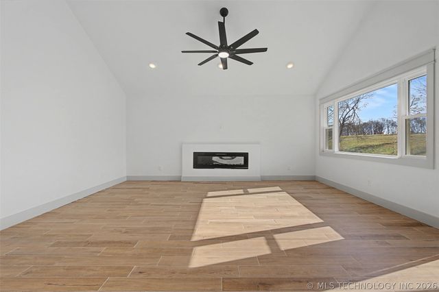 240 E 14th Street, Grove, OK 74344