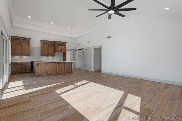 240 E 14th Street, Grove, OK 74344