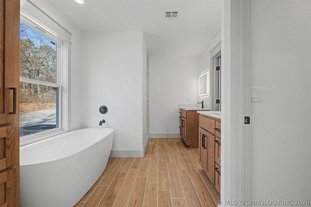 240 E 14th Street, Grove, OK 74344