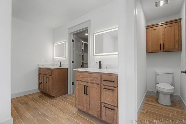 240 E 14th Street, Grove, OK 74344