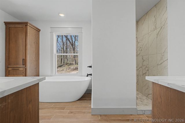 240 E 14th Street, Grove, OK 74344