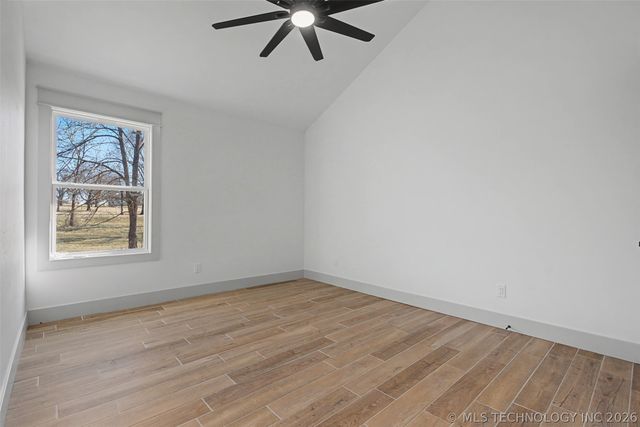 240 E 14th Street, Grove, OK 74344