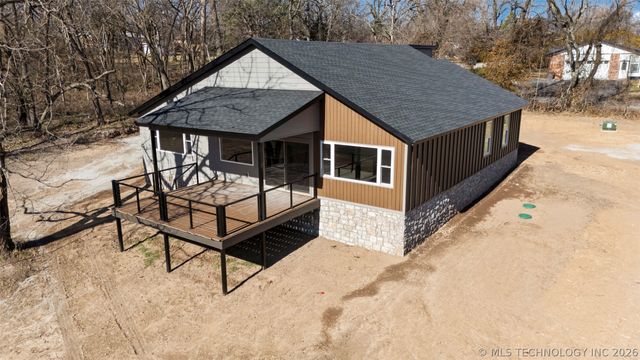 240 E 14th Street, Grove, OK 74344