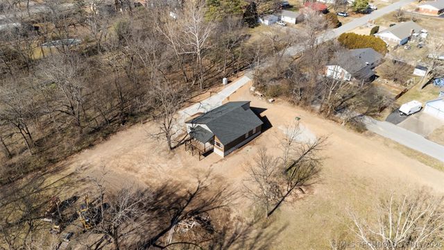 240 E 14th Street, Grove, OK 74344