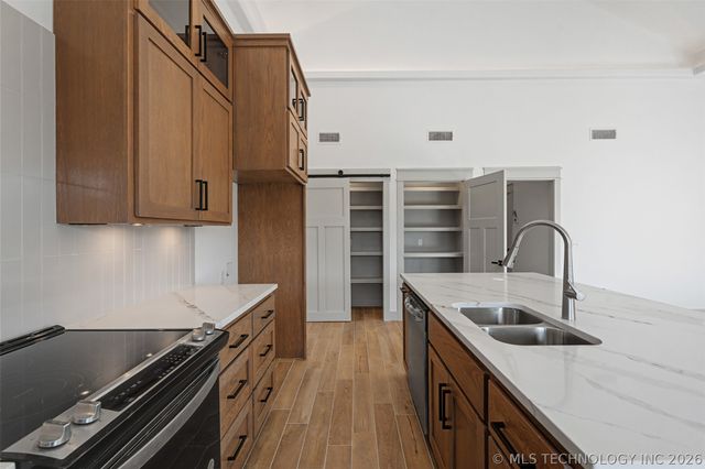 240 E 14th Street, Grove, OK 74344