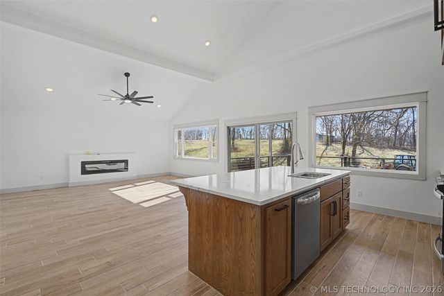 240 E 14th Street, Grove, OK 74344