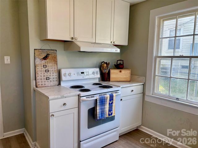 214 W Maine Avenue, Bessemer City, NC 28016