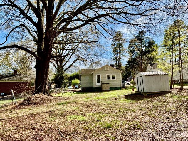 214 W Maine Avenue, Bessemer City, NC 28016