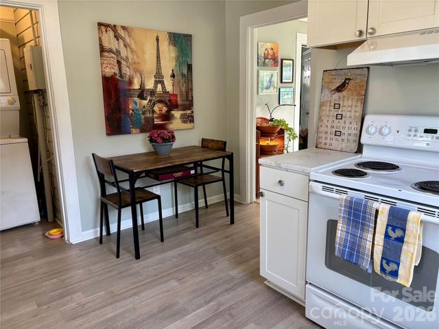 214 W Maine Avenue, Bessemer City, NC 28016