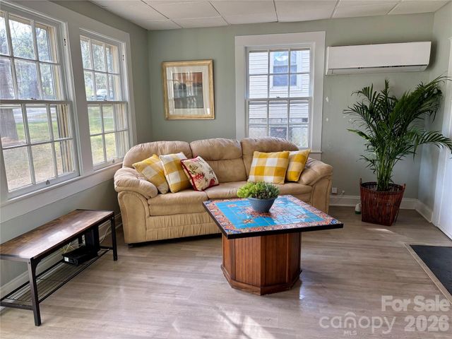 214 W Maine Avenue, Bessemer City, NC 28016