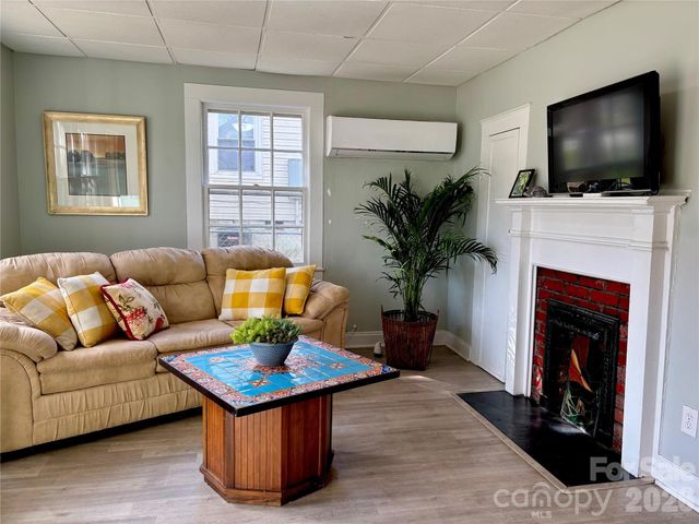 214 W Maine Avenue, Bessemer City, NC 28016