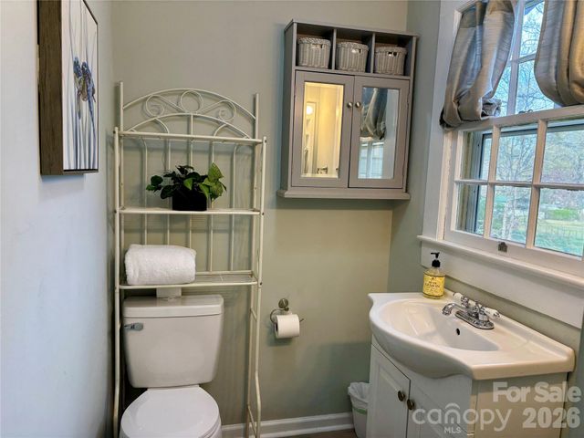 214 W Maine Avenue, Bessemer City, NC 28016