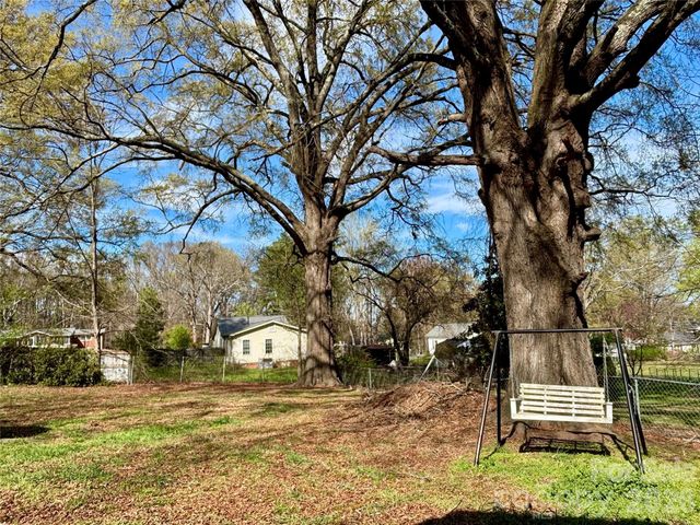 214 W Maine Avenue, Bessemer City, NC 28016