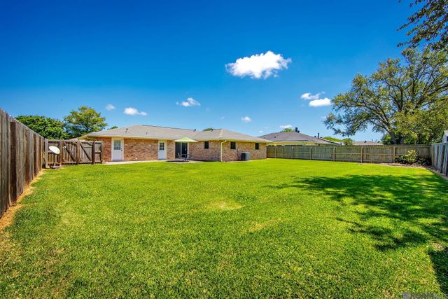 214 Raywood Dr, Houma, LA 70360