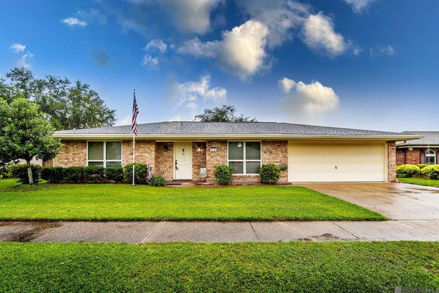 214 Raywood Dr, Houma, LA 70360