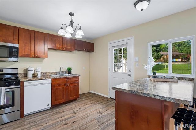 2944 Chevron Drive, St Louis, MO 63125