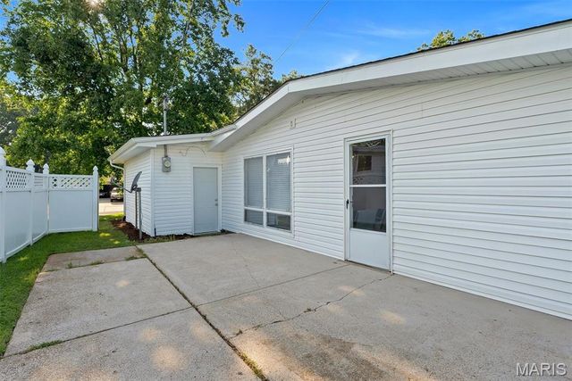 2944 Chevron Drive, St Louis, MO 63125