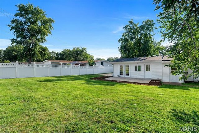2944 Chevron Drive, St Louis, MO 63125