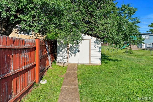 2944 Chevron Drive, St Louis, MO 63125