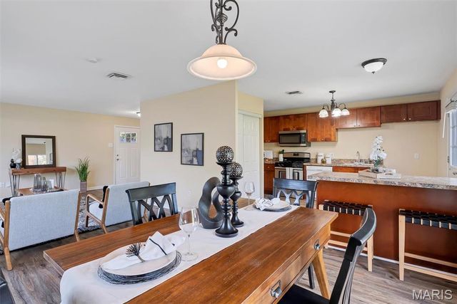 2944 Chevron Drive, St Louis, MO 63125
