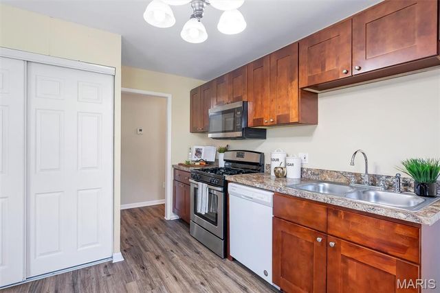 2944 Chevron Drive, St Louis, MO 63125