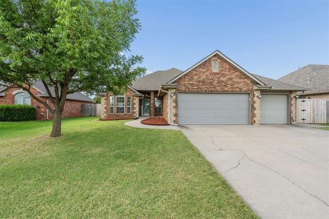 2216 SW 33rd Street, Moore, OK 73170