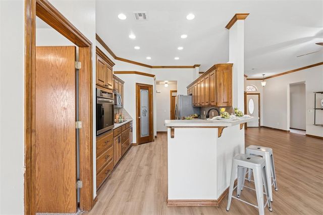 2216 SW 33rd Street, Moore, OK 73170
