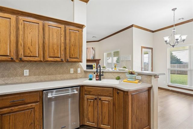 2216 SW 33rd Street, Moore, OK 73170