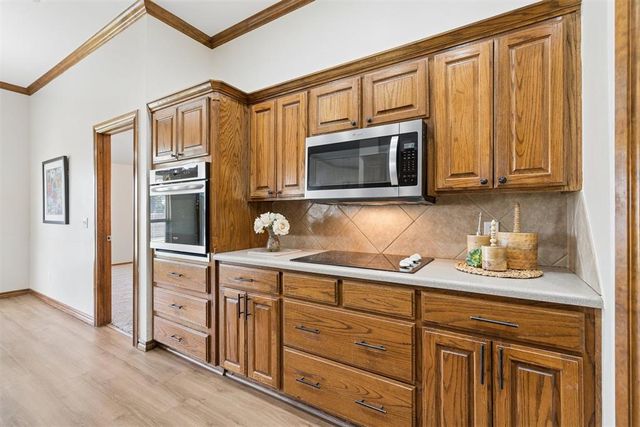 2216 SW 33rd Street, Moore, OK 73170