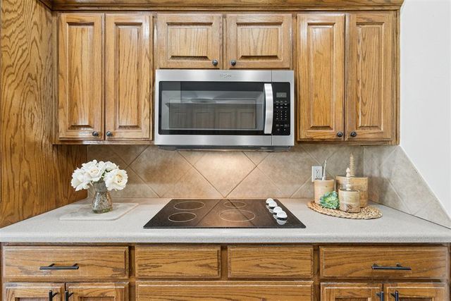 2216 SW 33rd Street, Moore, OK 73170