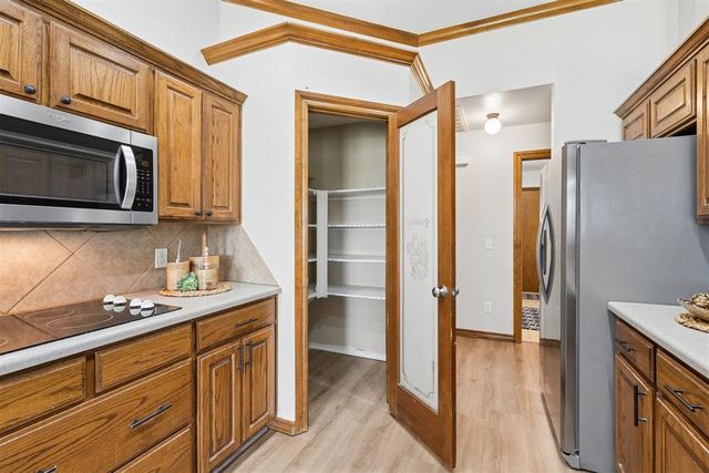 2216 SW 33rd Street, Moore, OK 73170