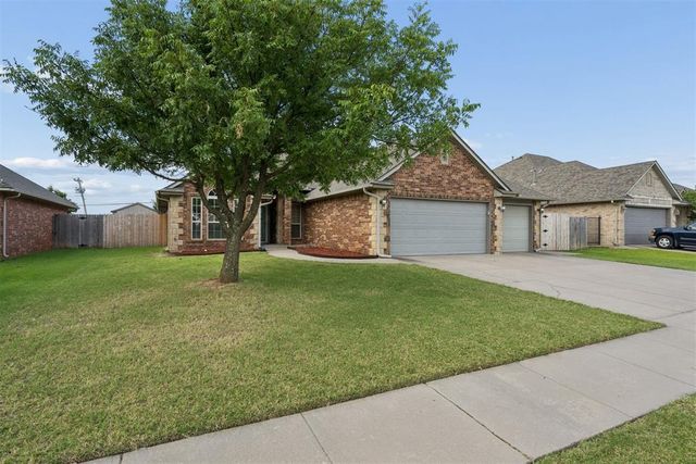 2216 SW 33rd Street, Moore, OK 73170