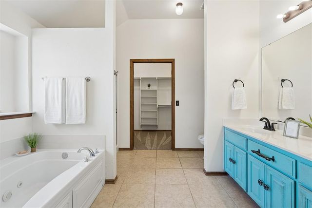 2216 SW 33rd Street, Moore, OK 73170
