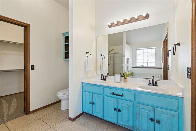 2216 SW 33rd Street, Moore, OK 73170