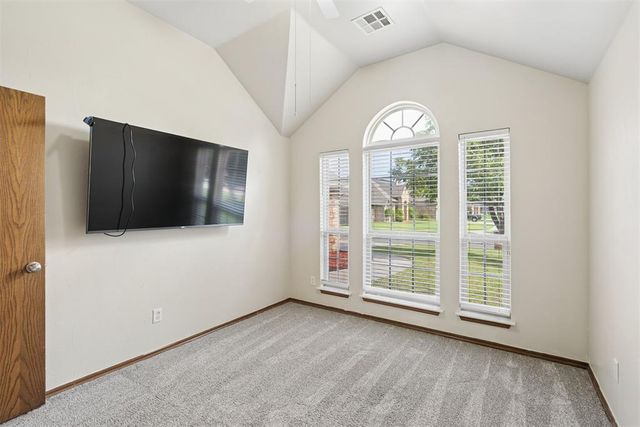 2216 SW 33rd Street, Moore, OK 73170