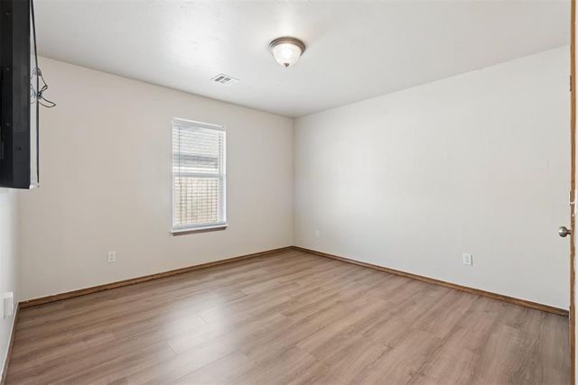 2216 SW 33rd Street, Moore, OK 73170