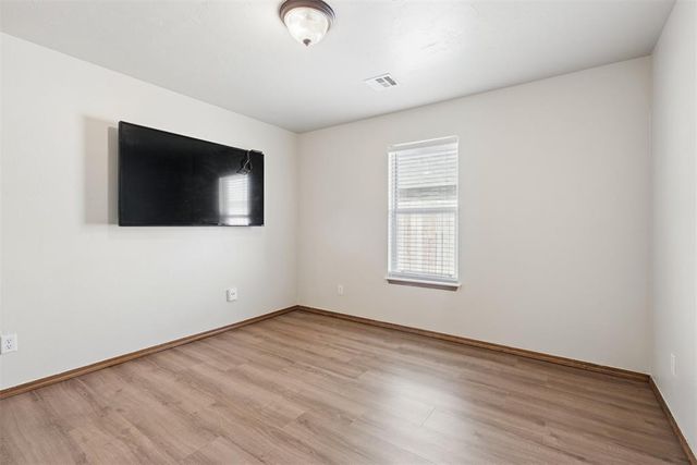 2216 SW 33rd Street, Moore, OK 73170