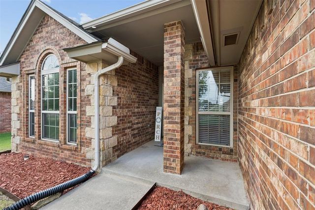 2216 SW 33rd Street, Moore, OK 73170
