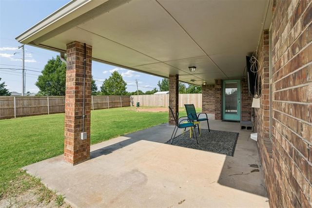 2216 SW 33rd Street, Moore, OK 73170
