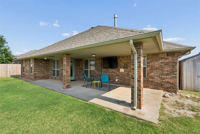 2216 SW 33rd Street, Moore, OK 73170