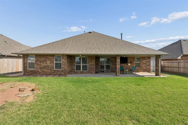 2216 SW 33rd Street, Moore, OK 73170