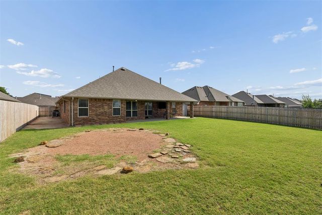 2216 SW 33rd Street, Moore, OK 73170