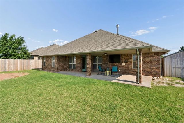 2216 SW 33rd Street, Moore, OK 73170