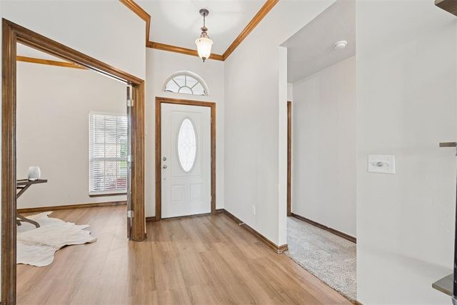 2216 SW 33rd Street, Moore, OK 73170