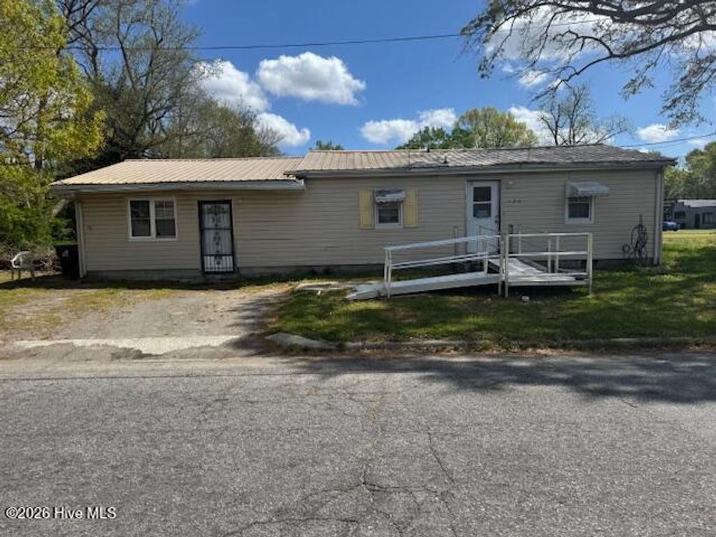 104 Smith Street, Robersonville, NC 27871