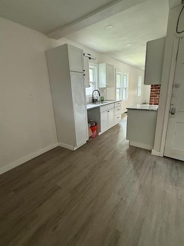 6825 S Benton Avenue, Kansas City, MO 64132