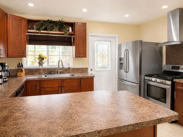 3471 NW 207th St, Miami Gardens, FL 33056