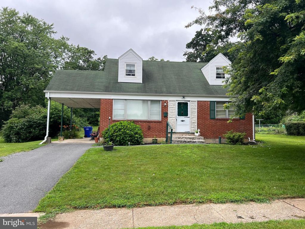 142 SYLVAN DR, York, PA 17402
