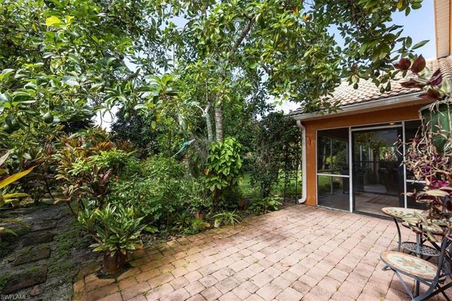 5886 Westbourgh CT, Naples, FL 34112